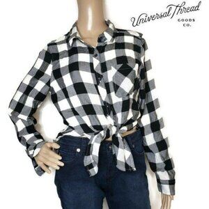 Universal Thread Black & White Buffalo Plaid Button-Up Shirt Size M